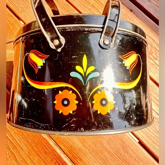 Vintage Pennsylvania Dutch Folk Art Metal Picnic/Sewing Tin Lidded w/Handles - Picture 7 of 9